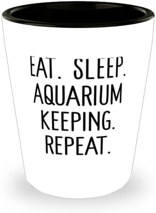 Posebni akvarij koji čuva darove, jedite. Spavati. Čuvanje akvarija. Ponovite, zabavno čašu za muškarce žene iz